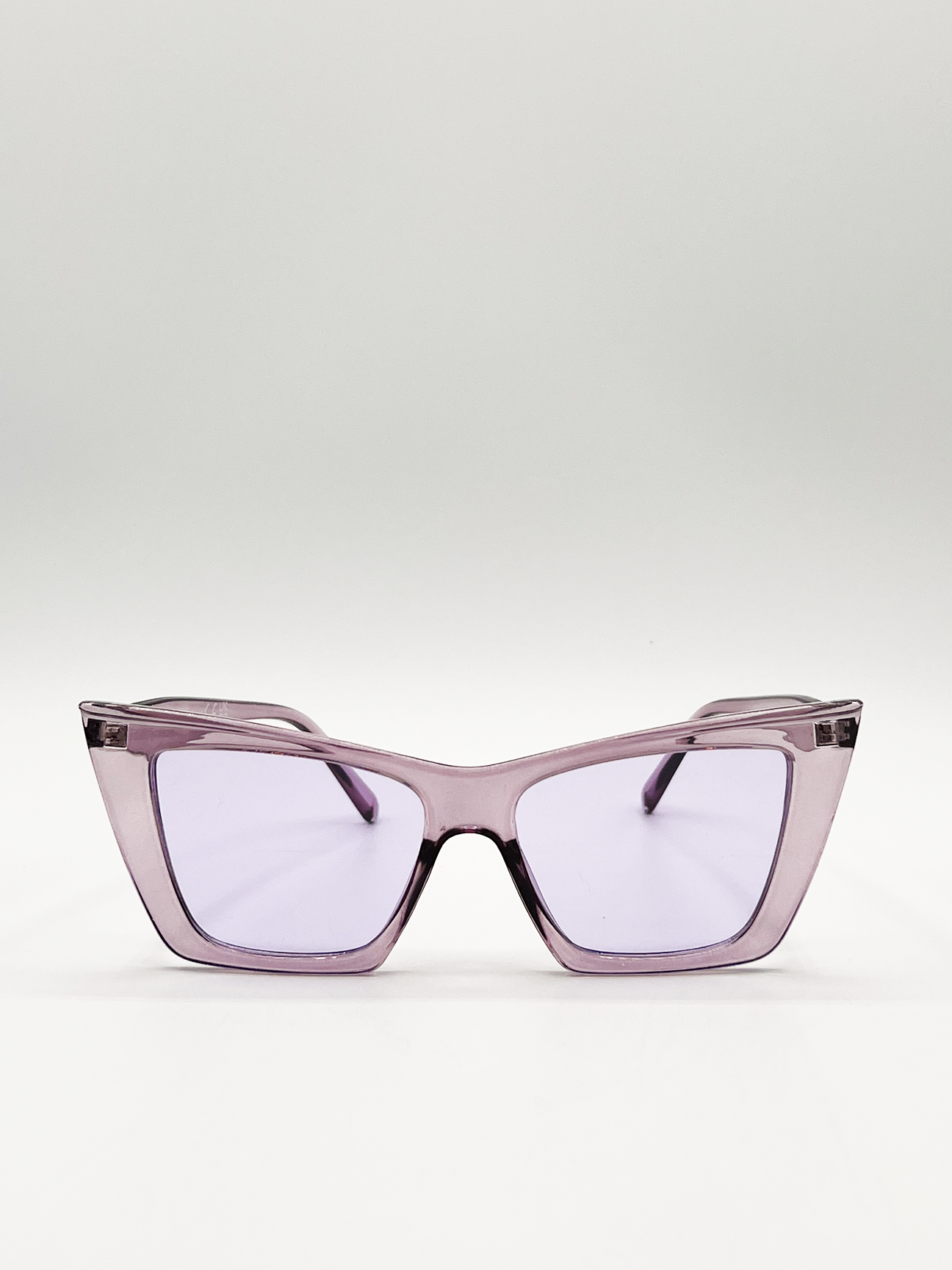 Oversized angular cateye sunglasses in Purple
