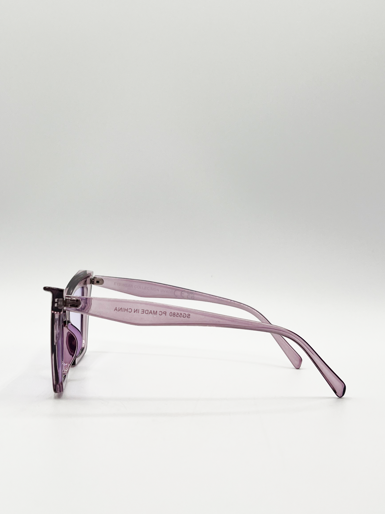 Oversized angular cateye sunglasses in Purple