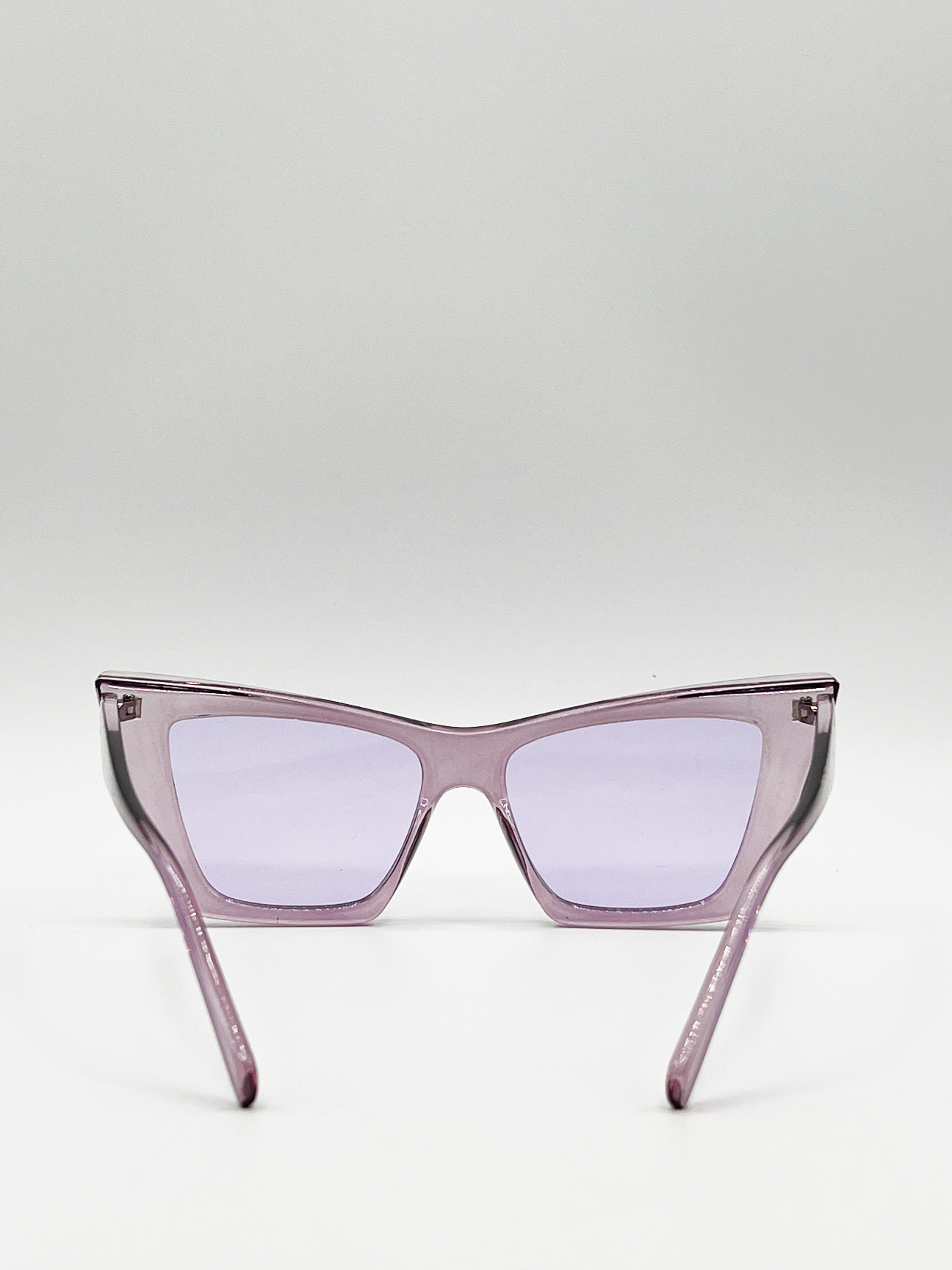 Oversized angular cateye sunglasses in Purple
