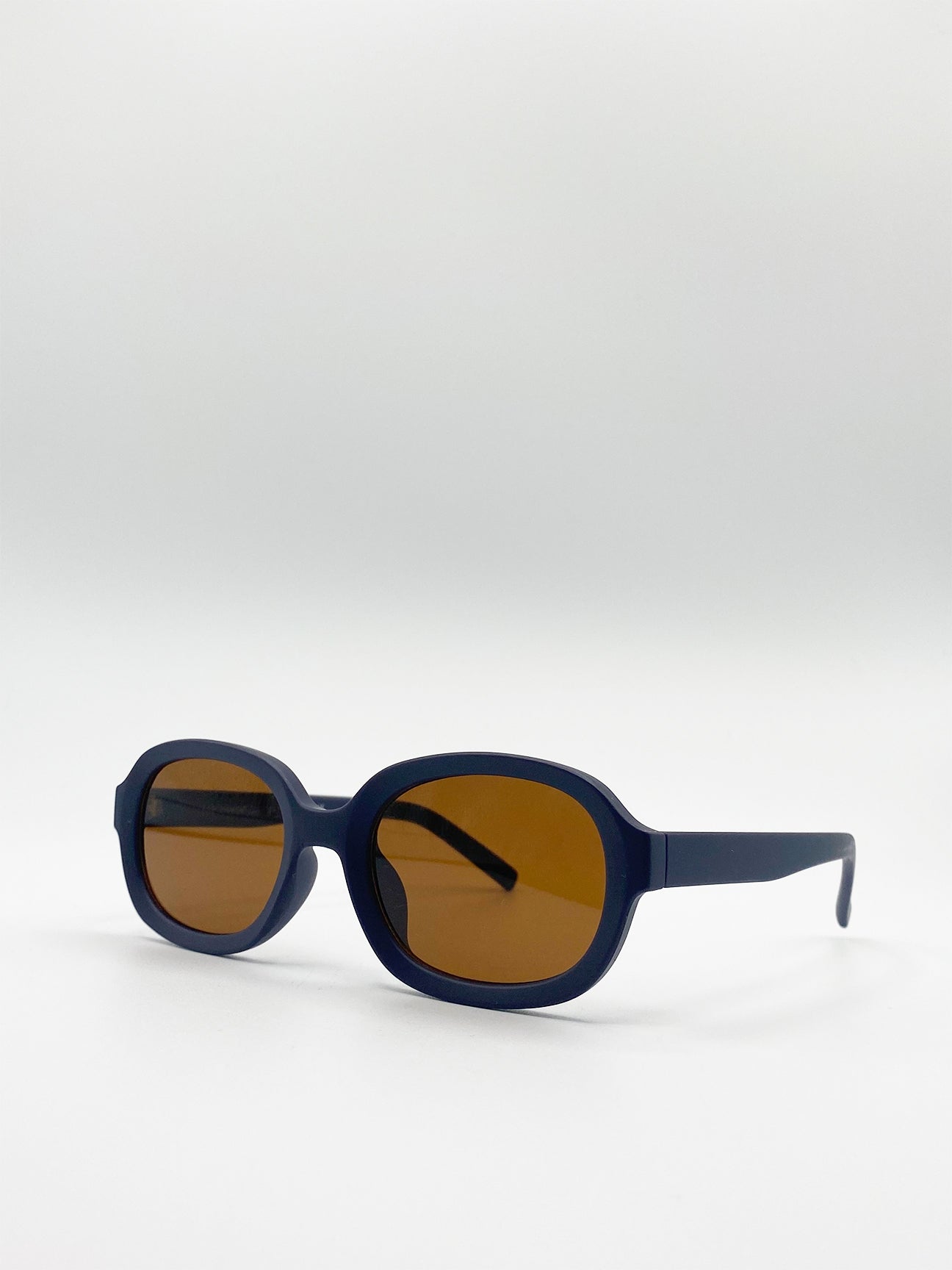 Oval Sunglasses In Matte Navy