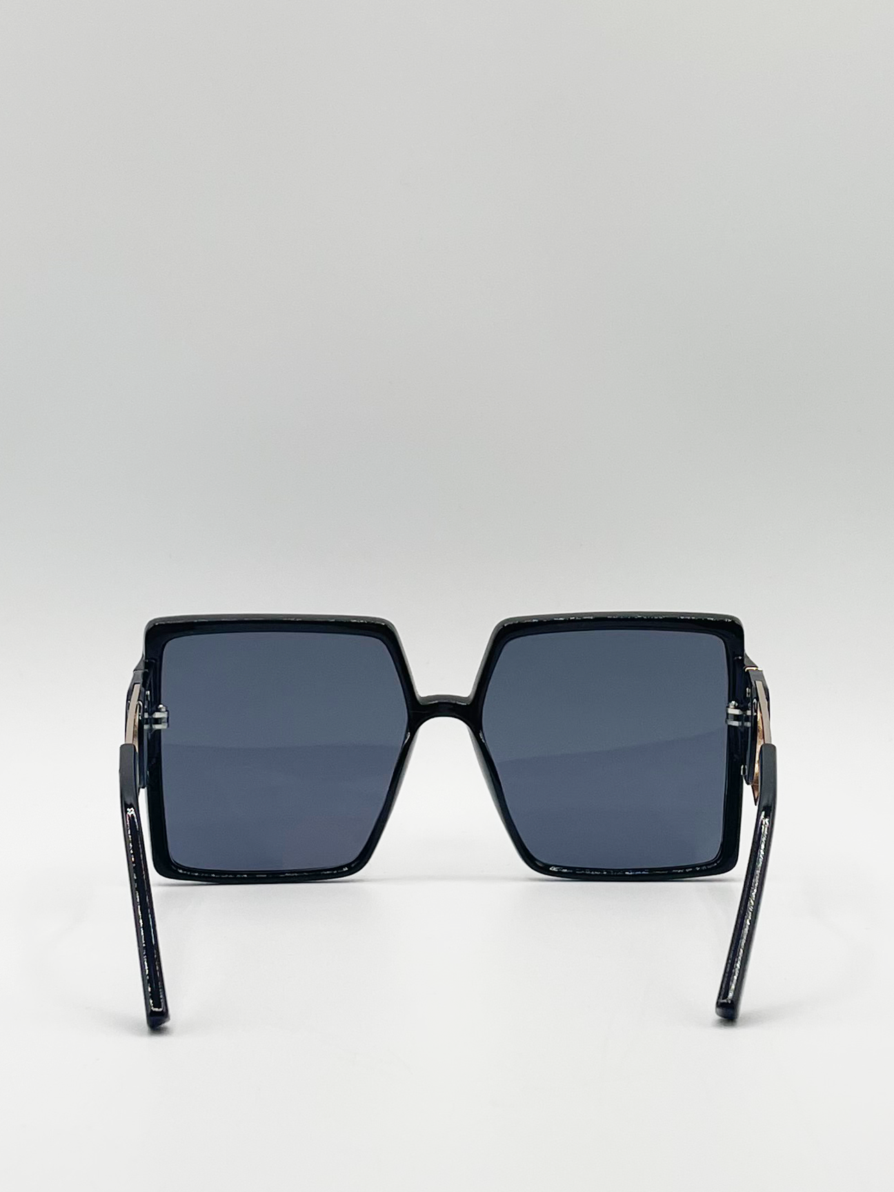 Oversized square sunglasses with temple frame detail