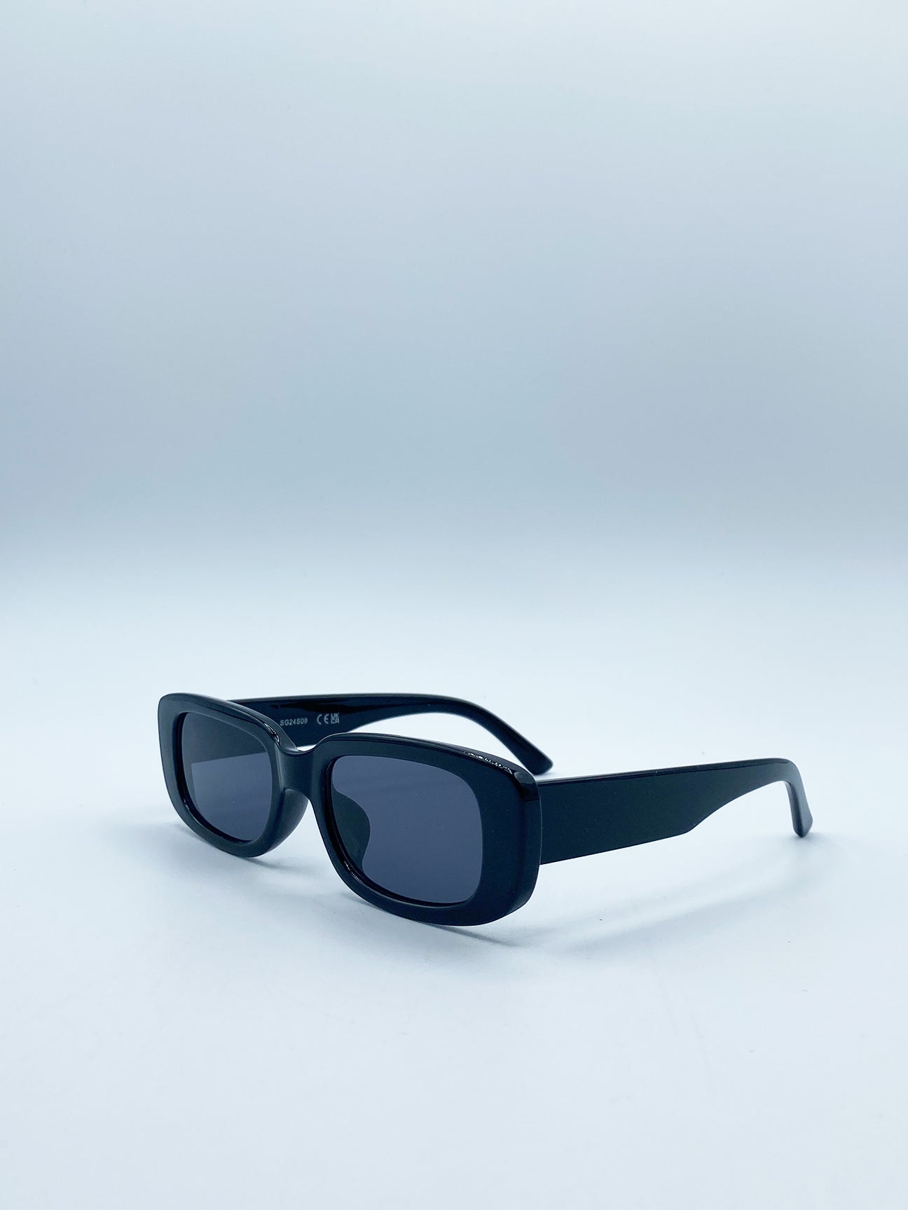 Oval Sunglasses in Black
