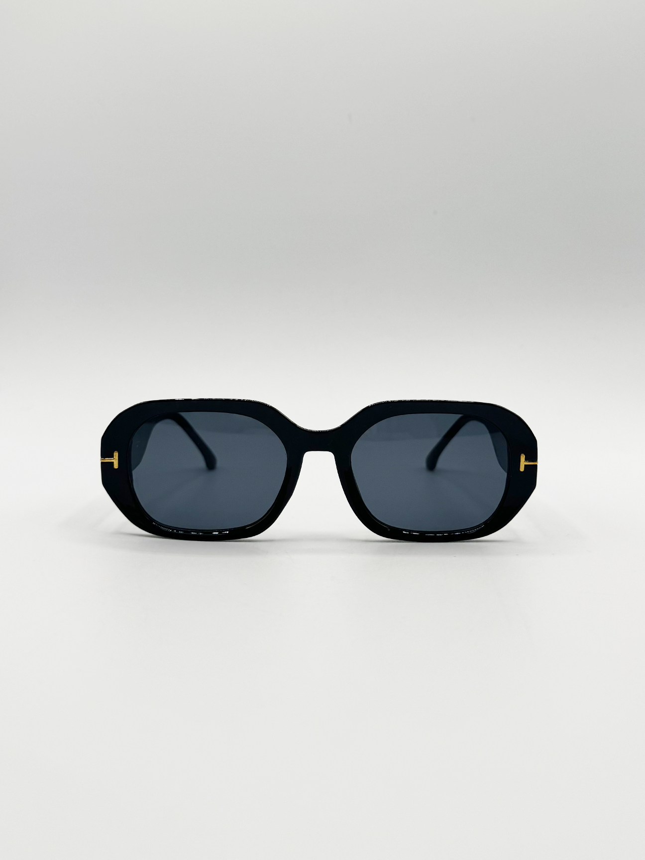 Oval Sunglasses with Wide Arm in Black