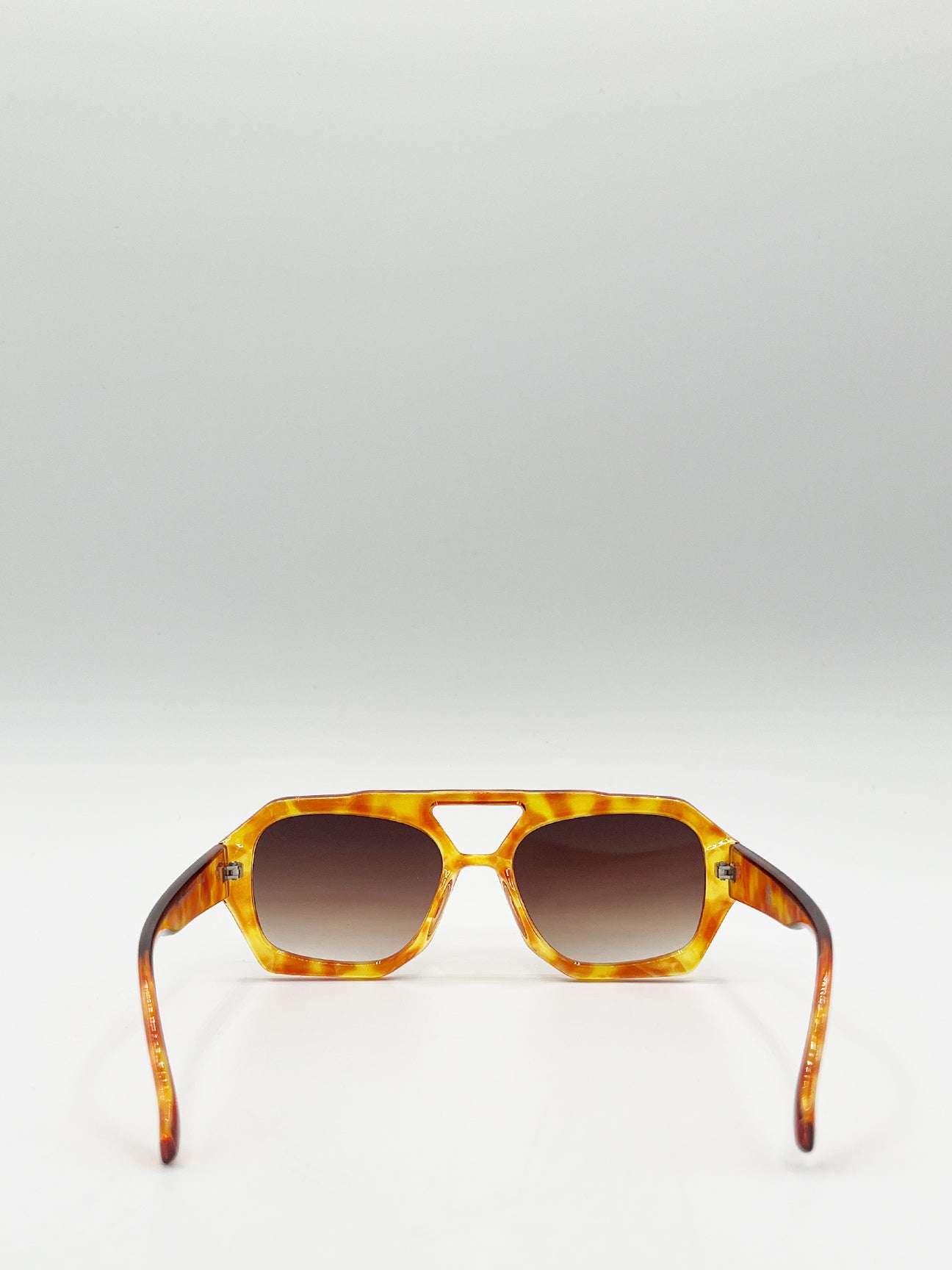 Retro Navigator Sunglasses in Orange Tortoiseshell