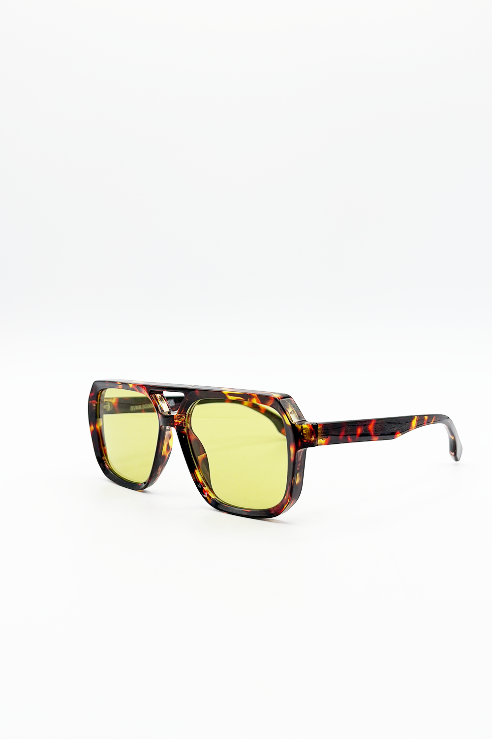 Navigator Sunglasses in Tortoiseshell Olive Lense