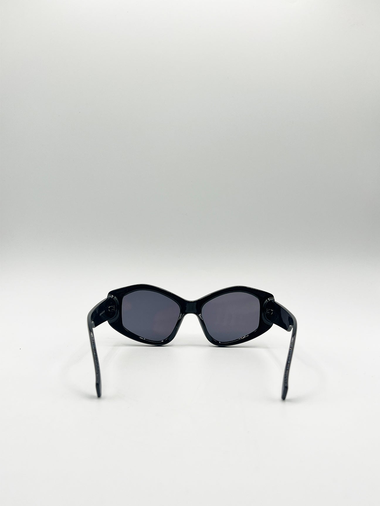 Angular Cat-Eye Sunglasses in Black