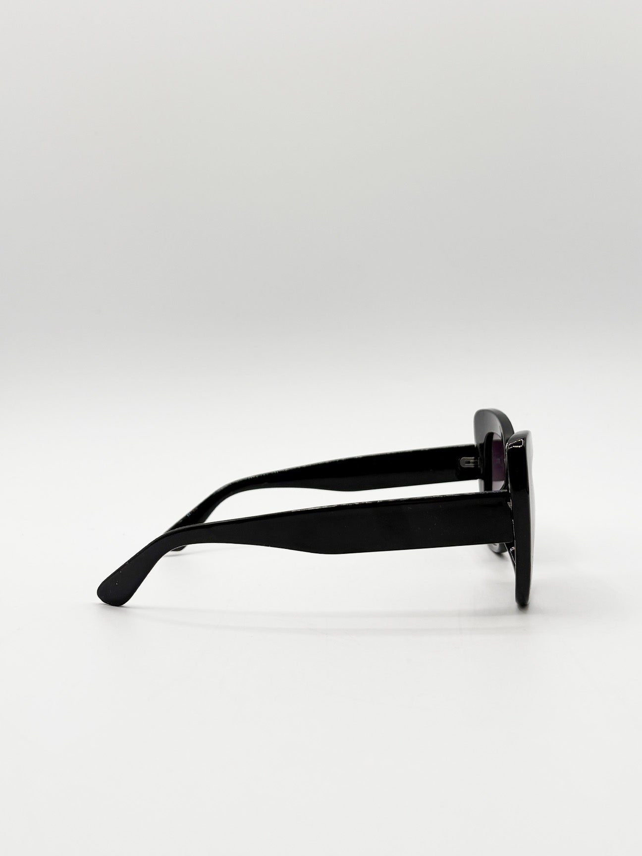 Oversized Cat-Eye Sunglasses in Black