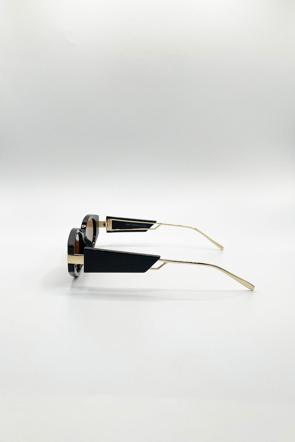 Oval Metal Detail Sunglasses In Black