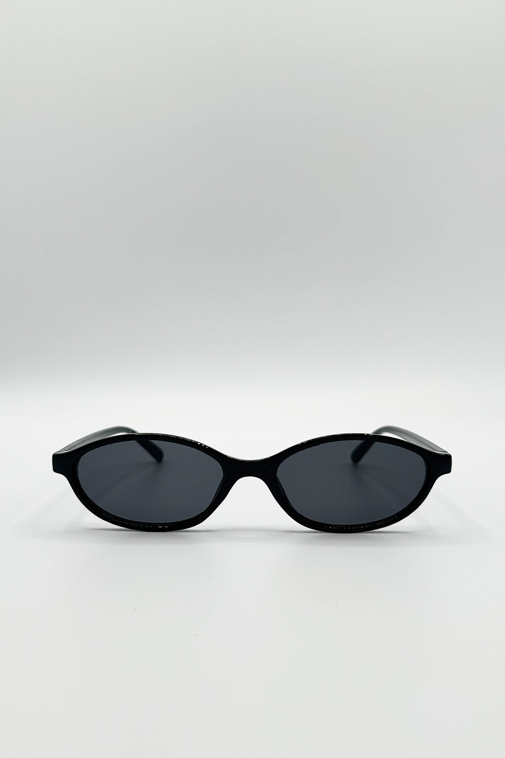 Oval Sunglasses In Black