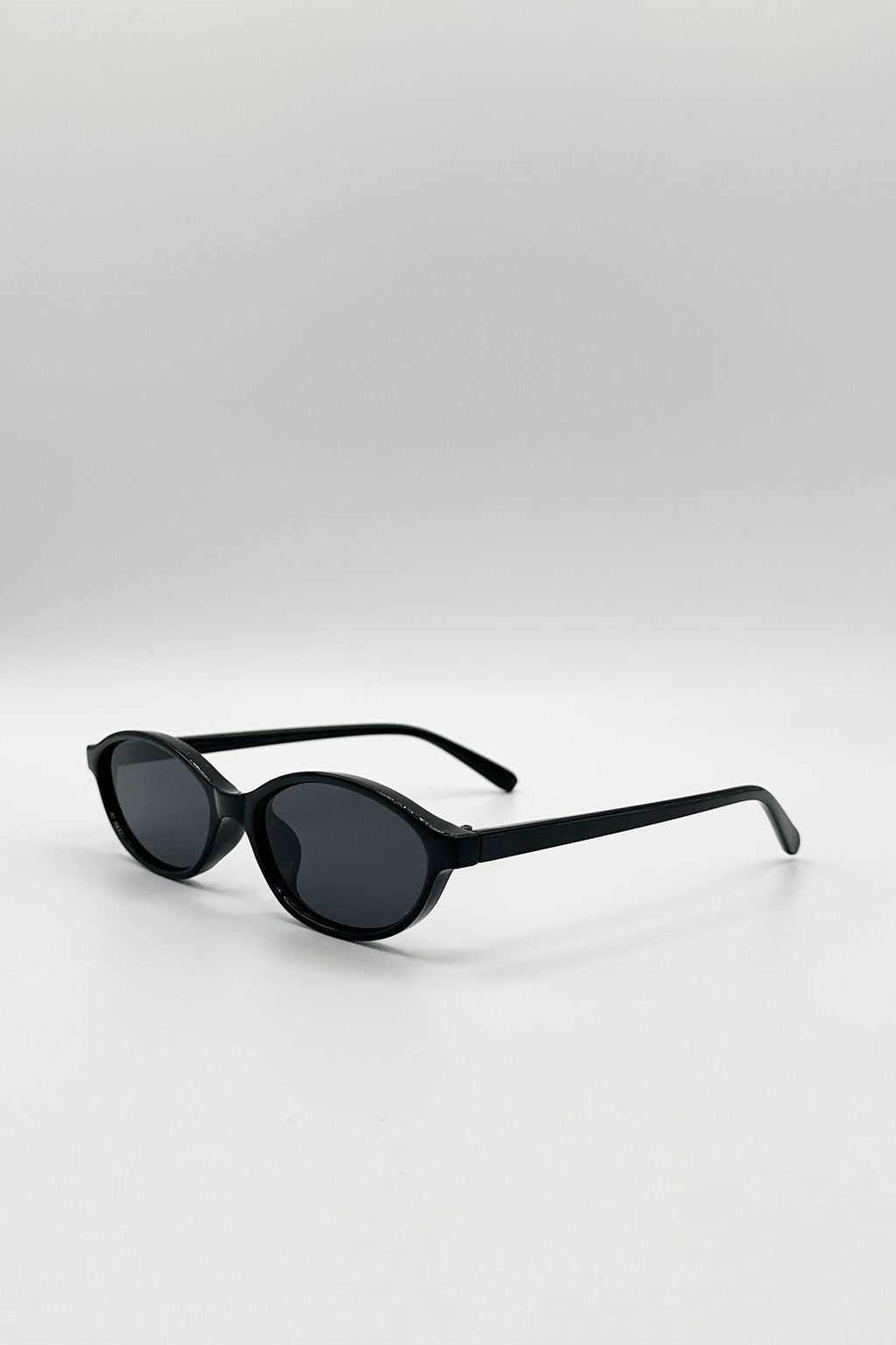 Oval Sunglasses In Black