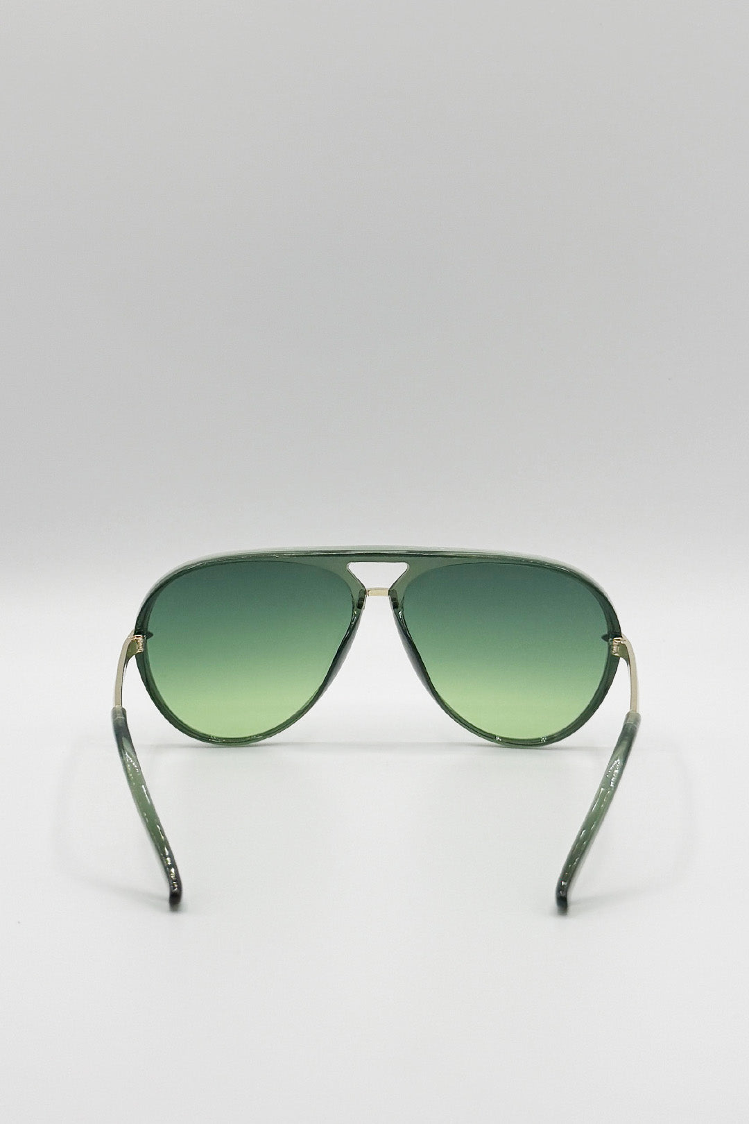 Bold Aviator Metal Arm Sunglasses In Green In Green