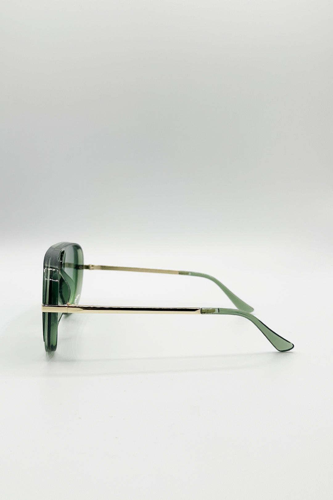 Bold Aviator Metal Arm Sunglasses In Green In Green