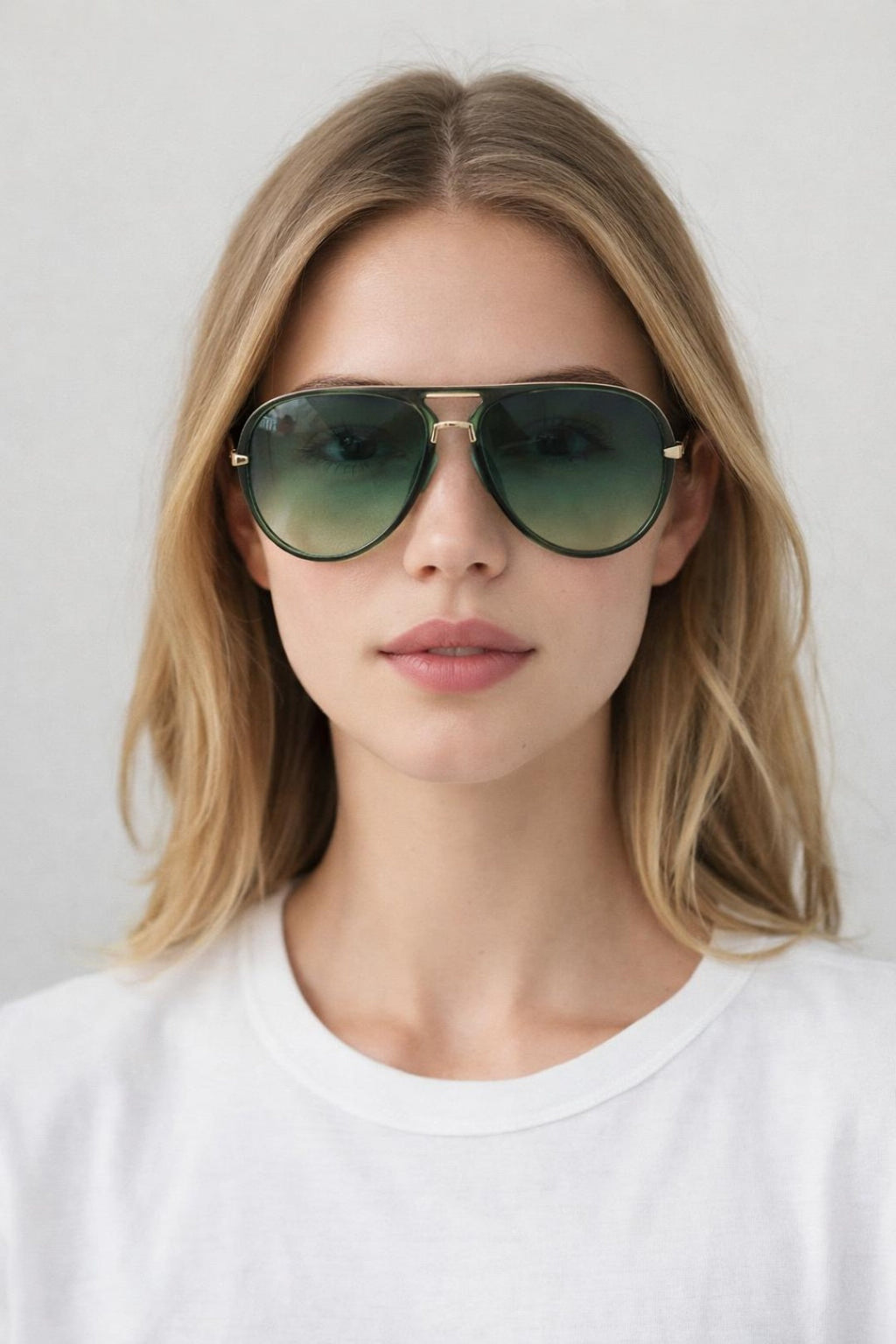Bold Aviator Metal Arm Sunglasses In Green In Green