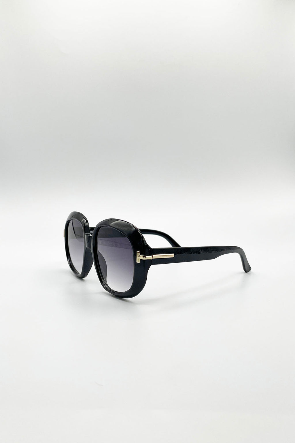 Bold Round Oversized Sunglasses In Black