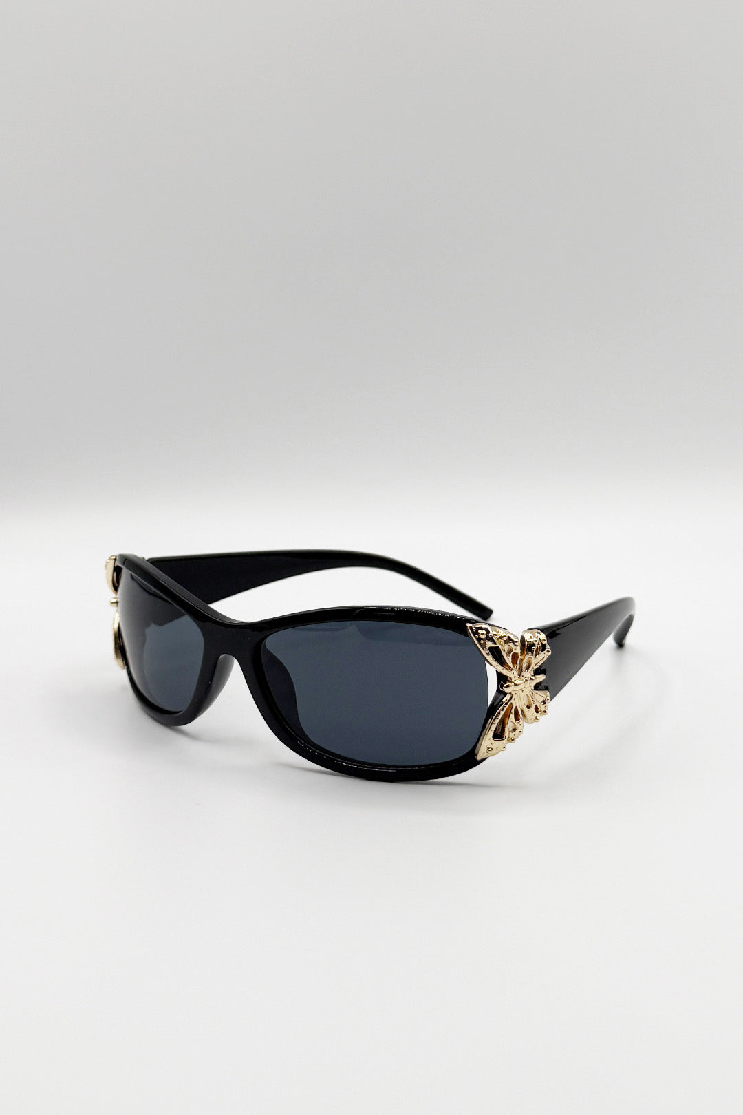 Vintage Wrap Around With Butterfly Detail Sunglasses In Black