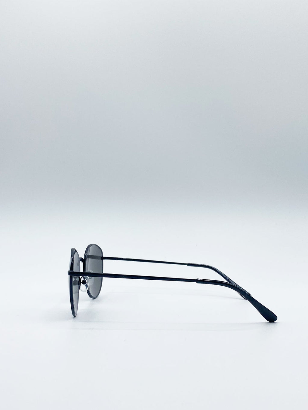 Classic Round Sunglasses In Matte Black With Silver Mirror Lenses
