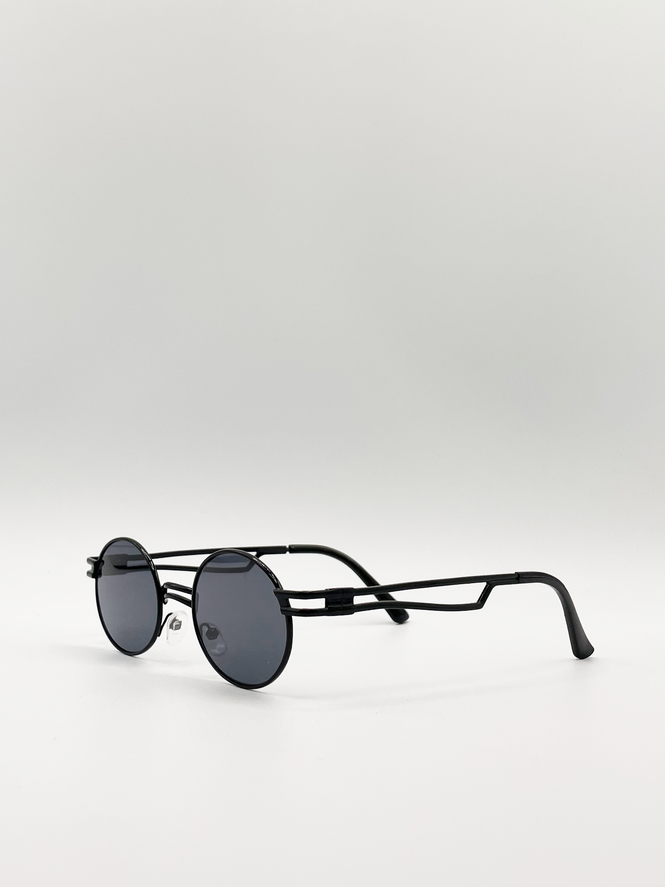 Retro Oval ,Shape Sunglasses in Black