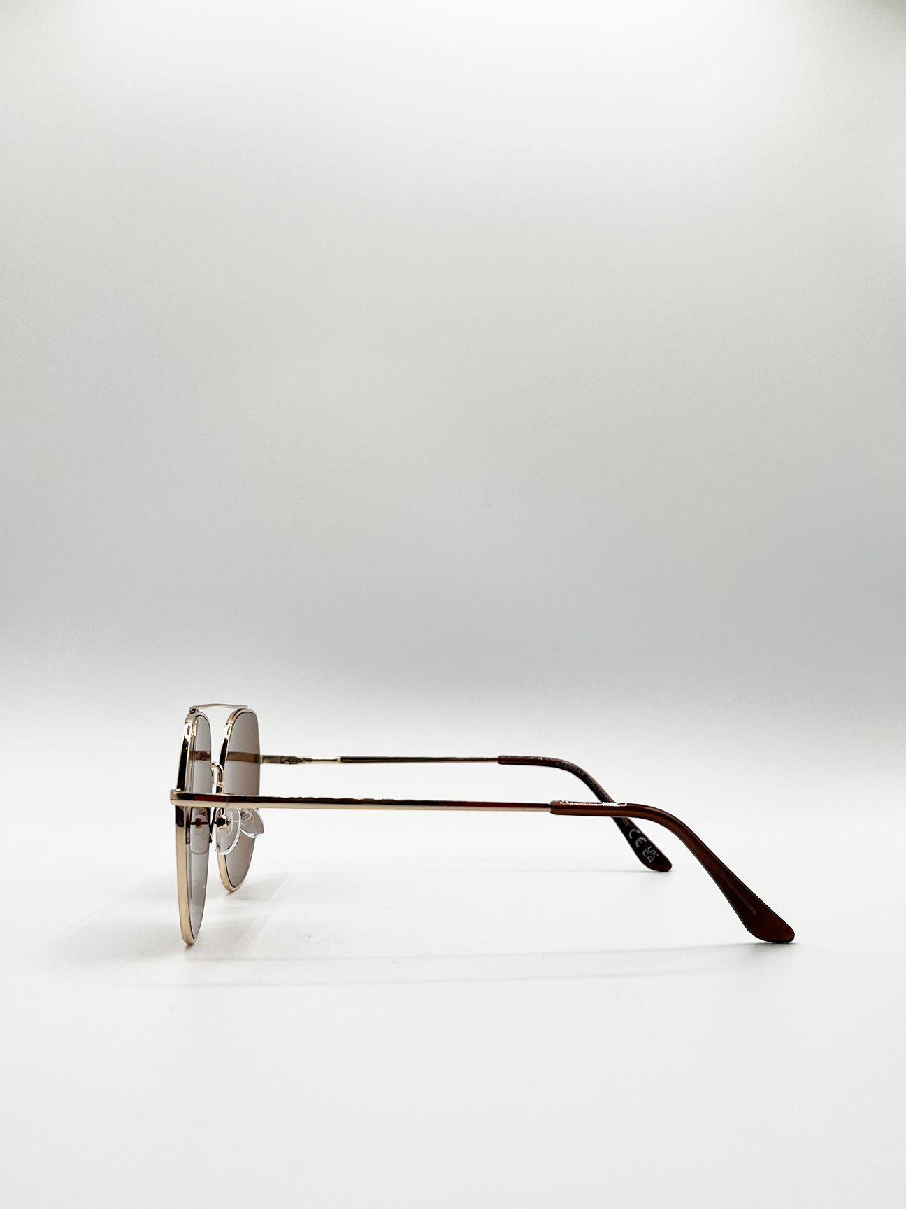 Oversized Aviator Style Sunglasses with Brown Lenses