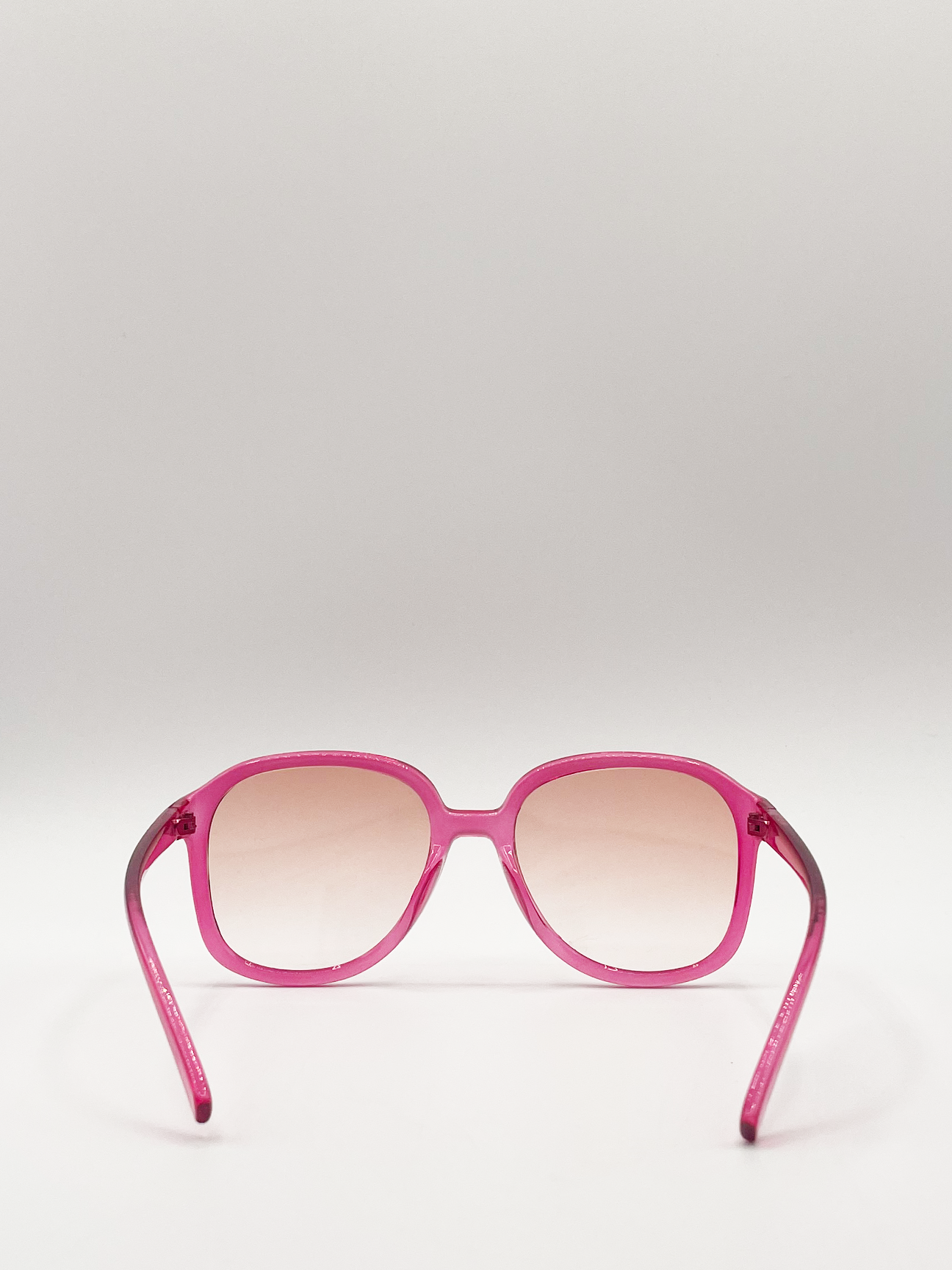 Vintage Style Oversized Sunglasses with Ombre Lenses in Pink