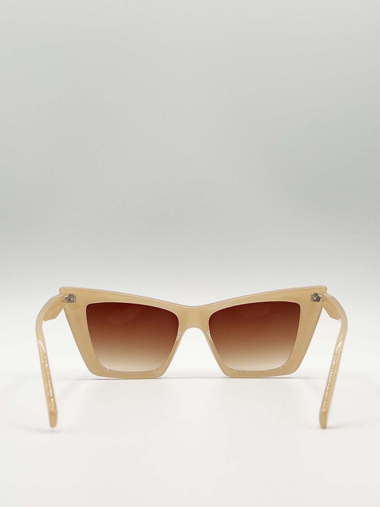 Oversized angular cateye sunglasses in Mocha