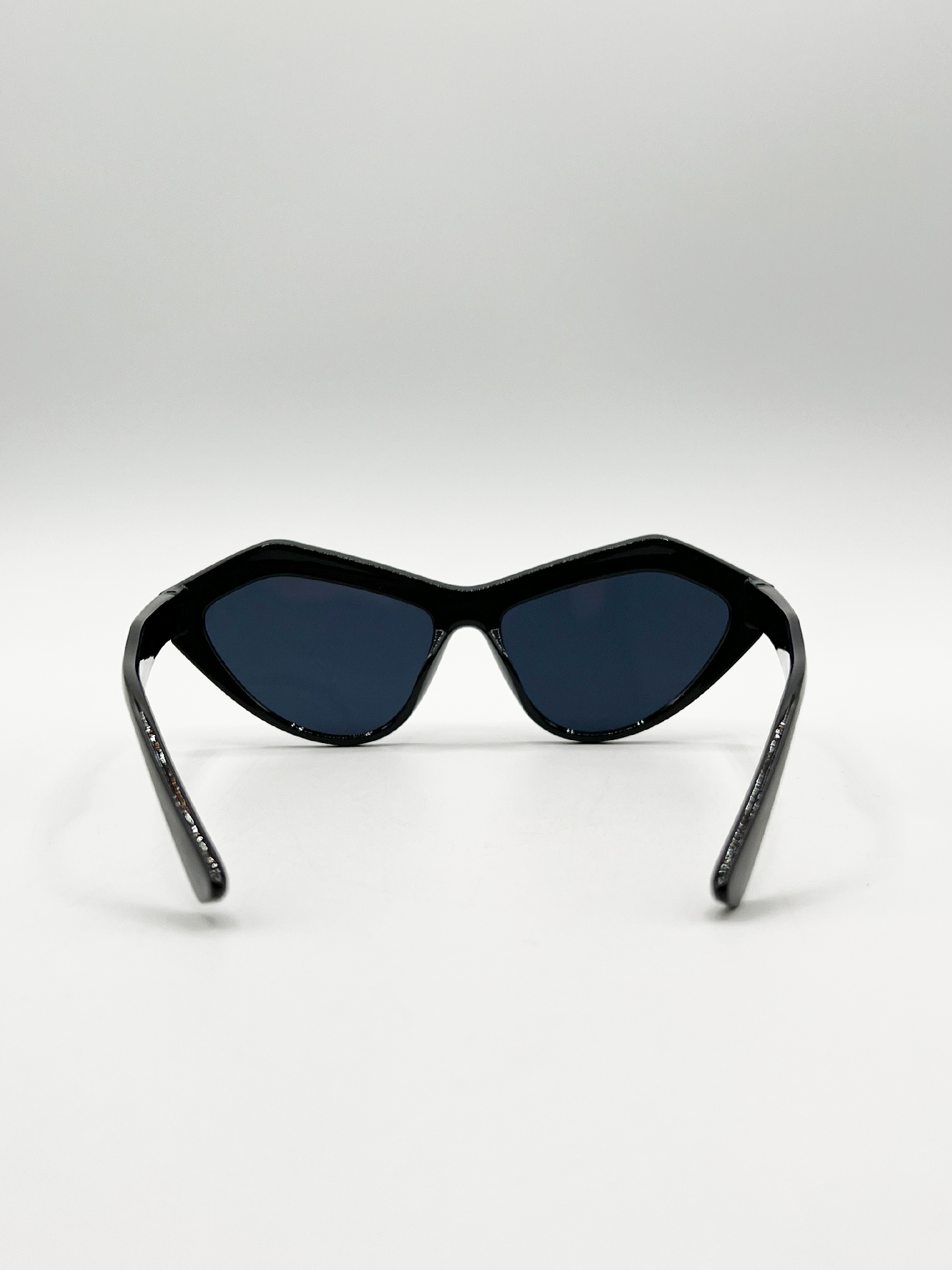 Vintage Style Angular Sunglasses in Black