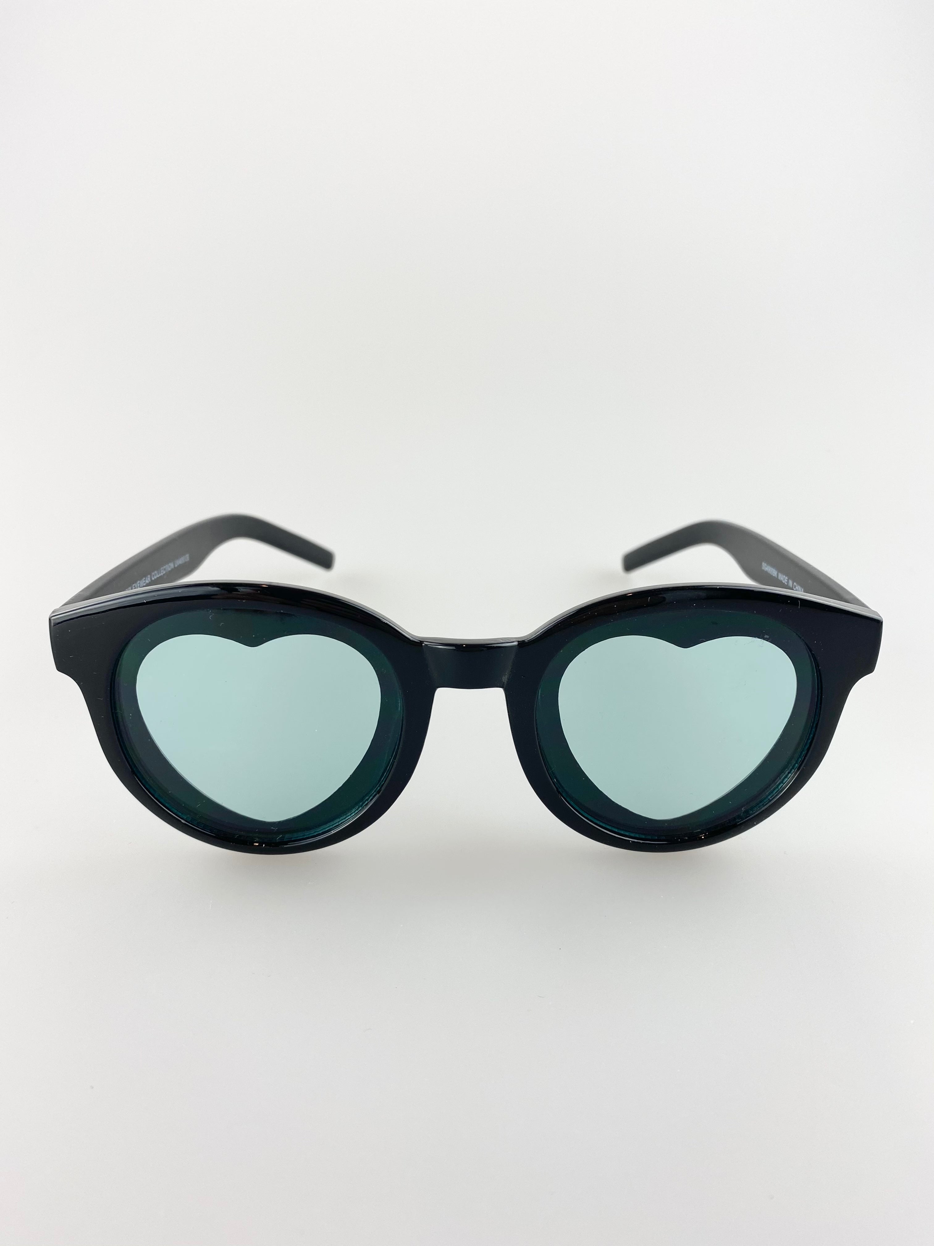 Heart Shape Lense Sunglasses in Black