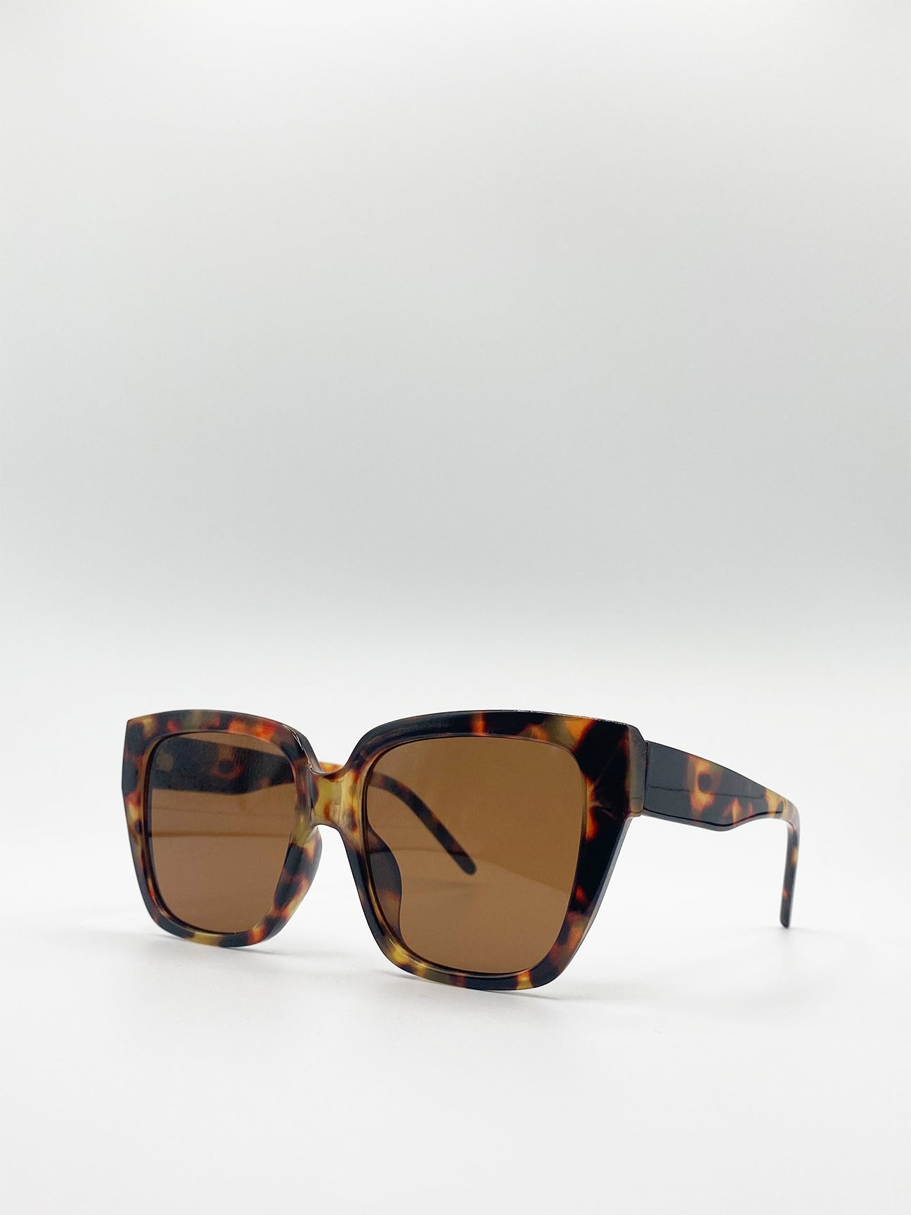 Cateye Sunglasses In Tortoise