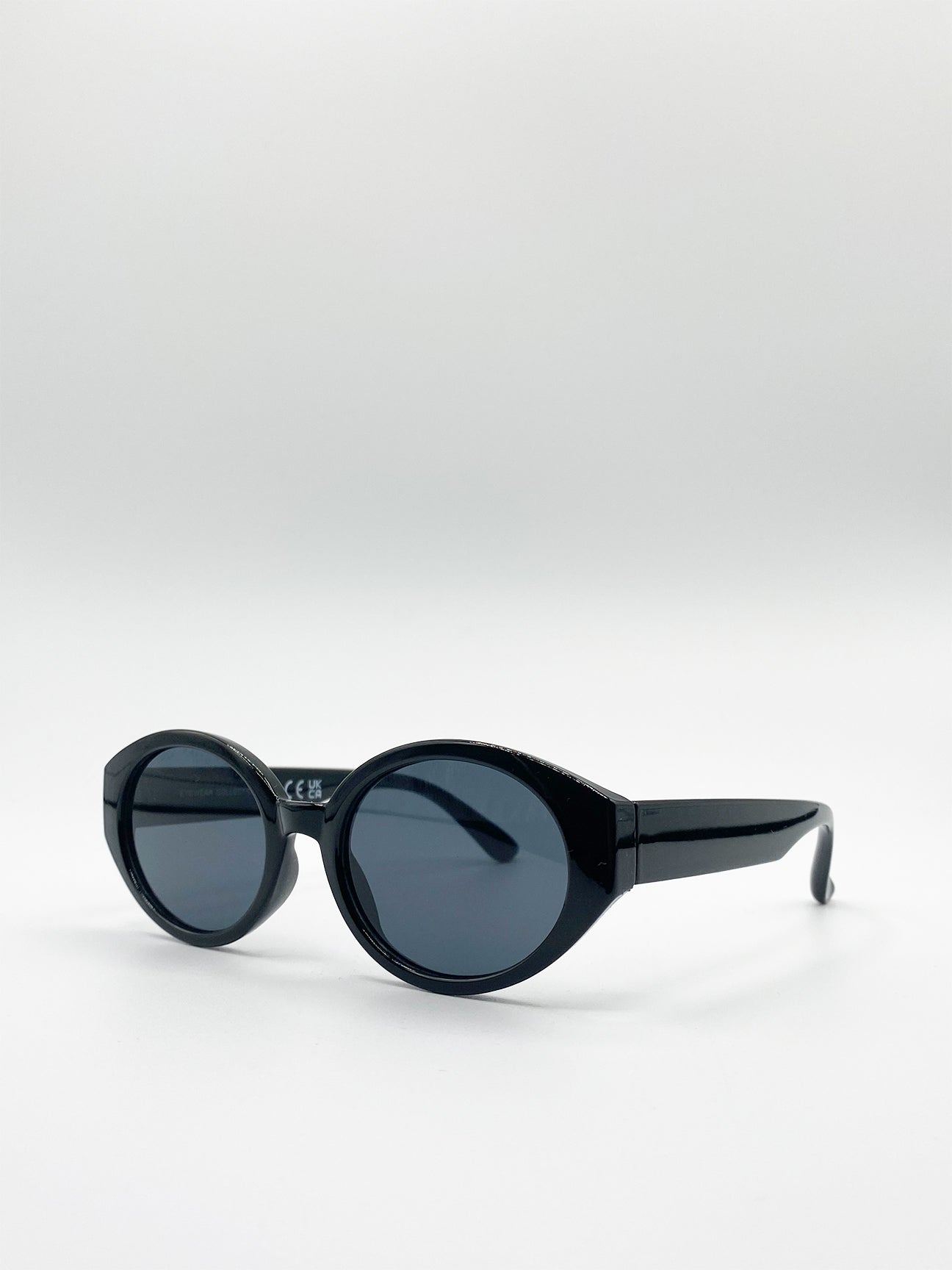 Oval Sunglasses In Black