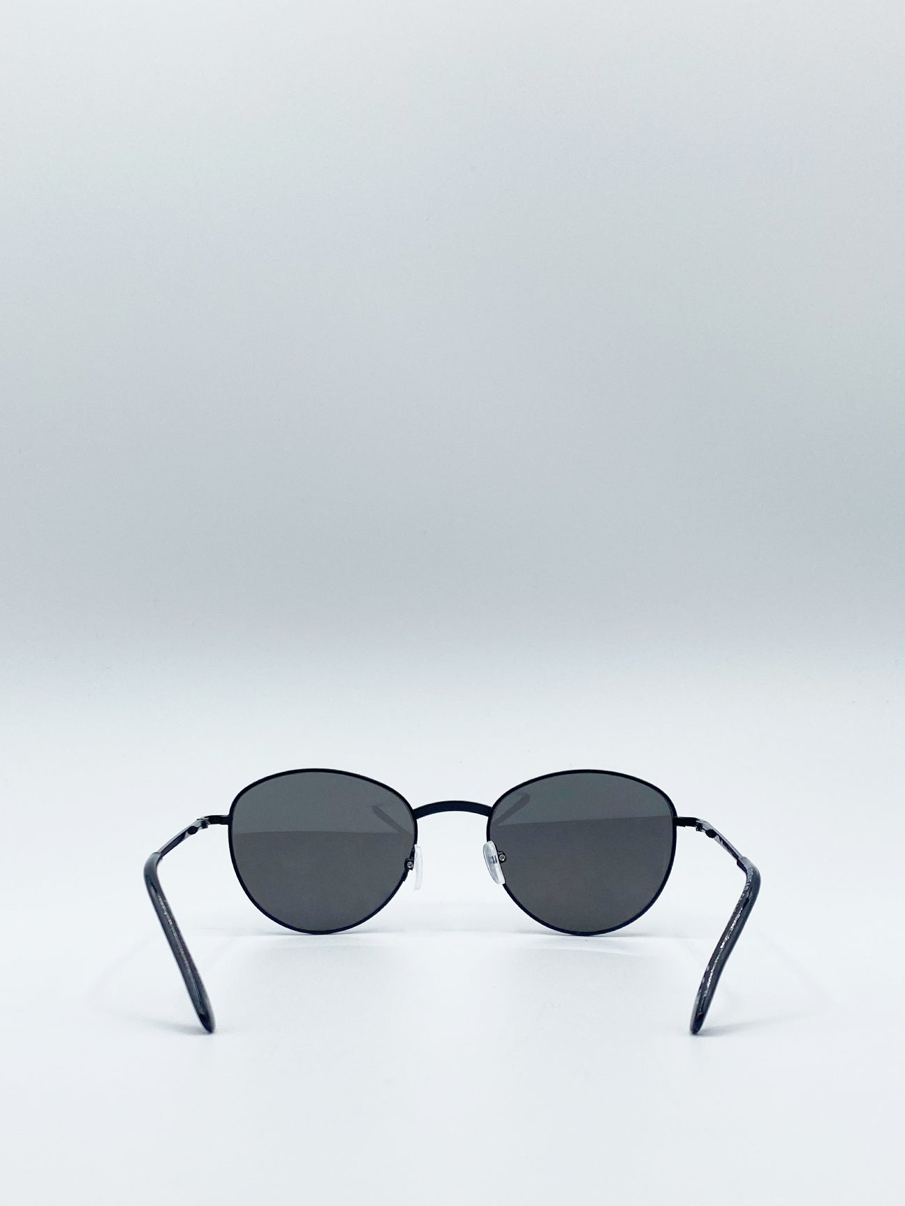Classic Round Sunglasses In Matte Black With Silver Mirror Lenses